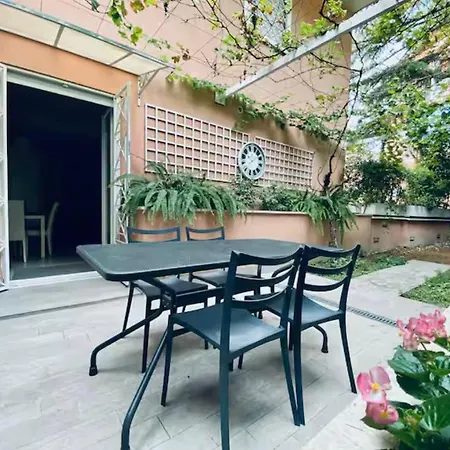 Vatican Historic Center -luxury Flat With Garden And Private Parking