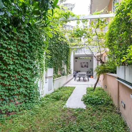Vatican Historic Center -luxury Flat With Garden And Private Parking Apartment *