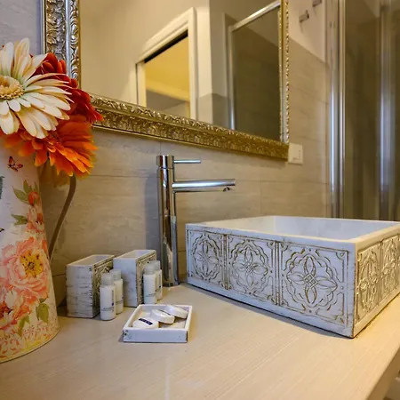 Vatican Historic Center -luxury Flat With Garden And Private Parking شقة