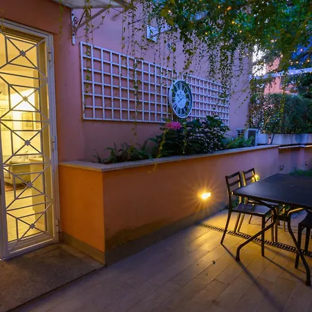 Vatican Historic Center -luxury Flat With Garden And Private Parking