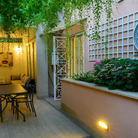 Vatican Historic Center -luxury Flat With Garden And Private Parking *