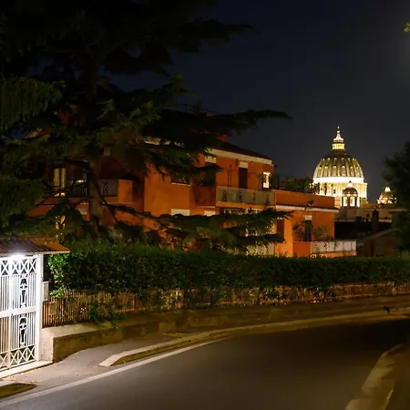 Vatican Historic Center -luxury Flat With Garden And Private Parking *